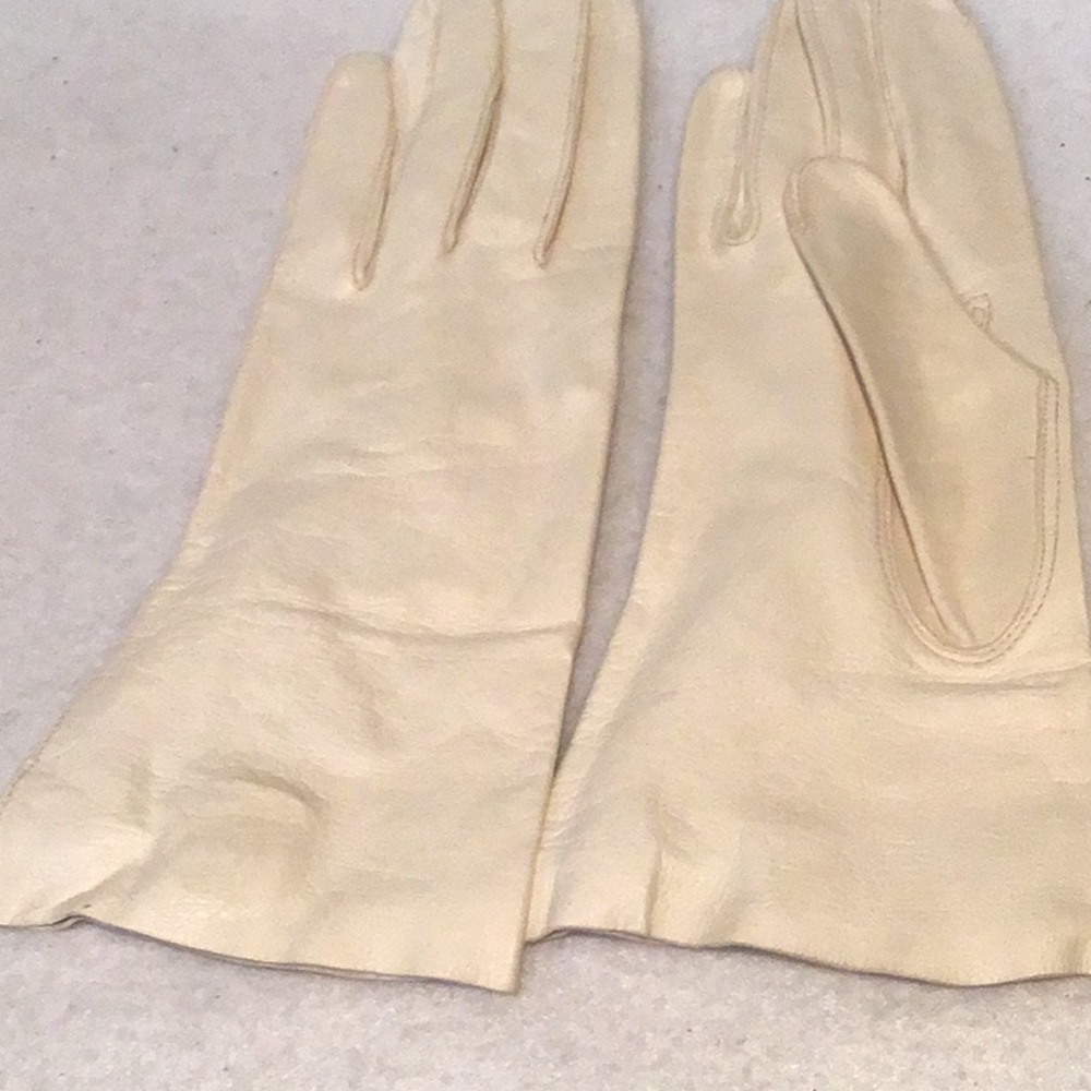 Leather gloves